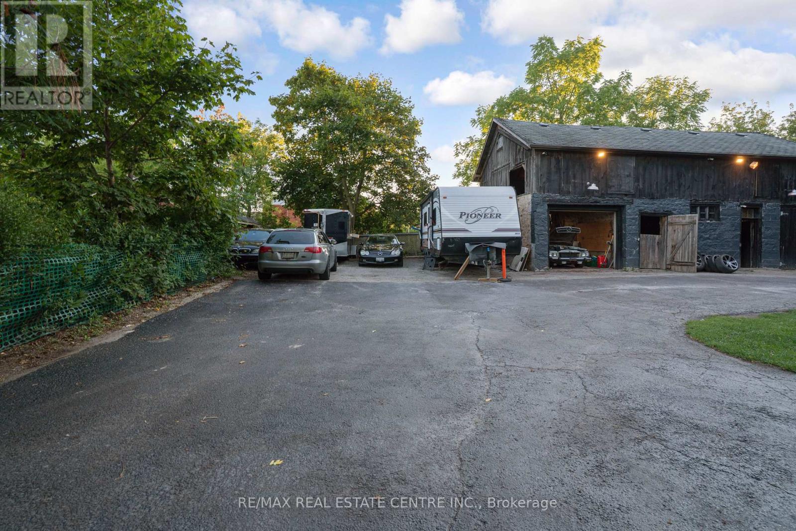 90 Main Street, Milton (Campbellville), Ontario  L0P 1B0 - Photo 40 - W12383228