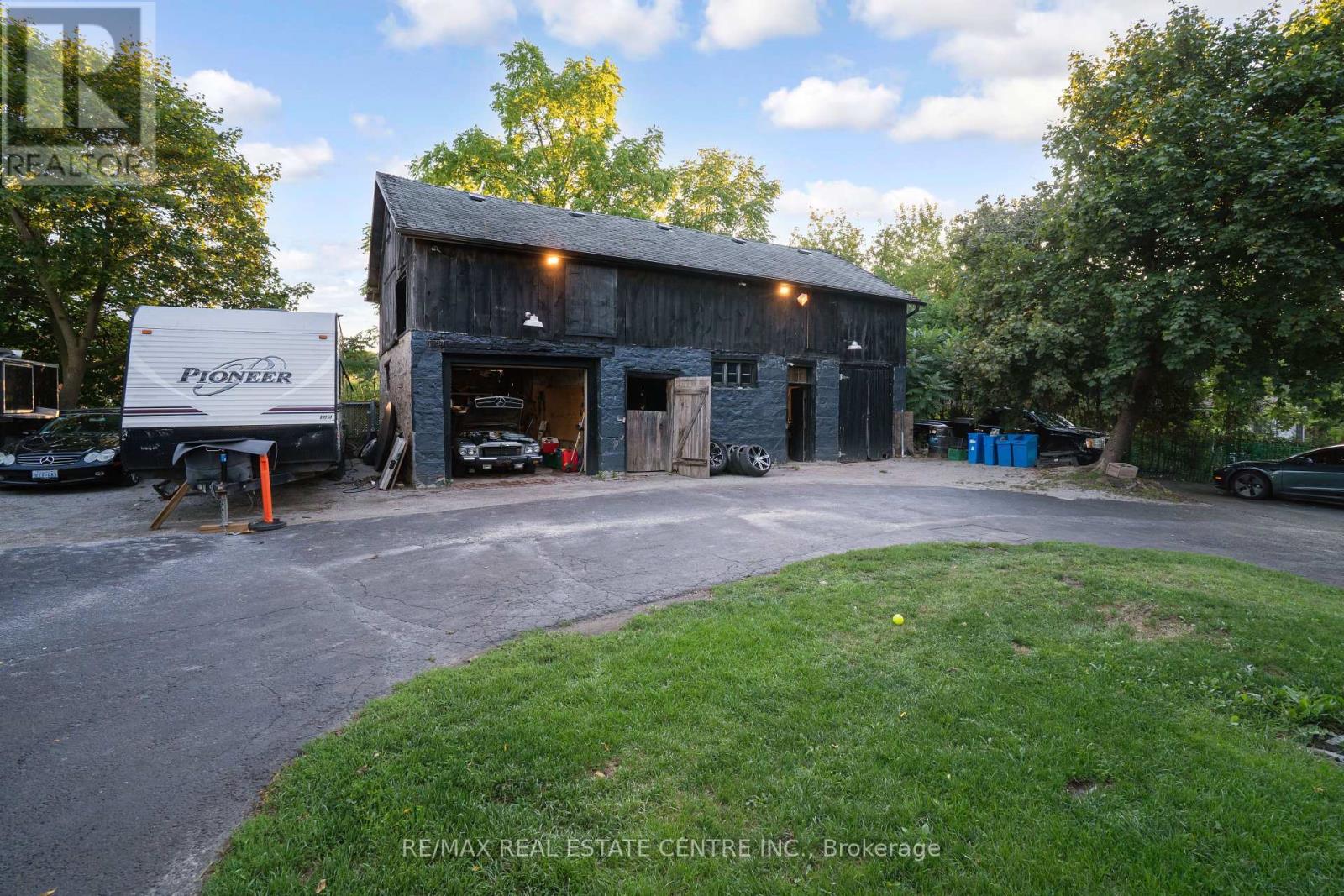 90 Main Street, Milton (Campbellville), Ontario  L0P 1B0 - Photo 41 - W12383228