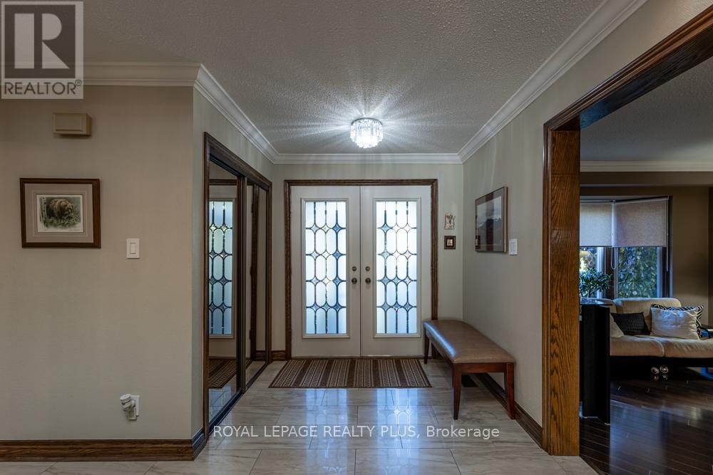 1827 Folkway Drive, Mississauga (Erin Mills), Ontario  L5L 2X1 - Photo 11 - W12383245