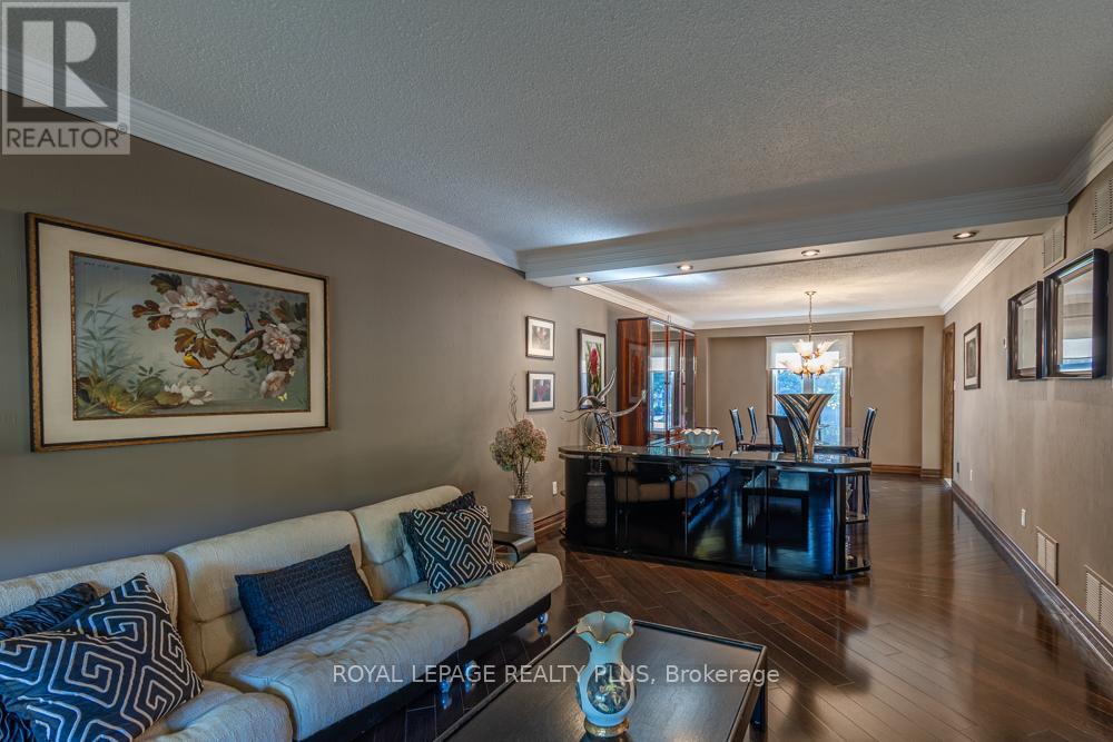 1827 Folkway Drive, Mississauga (Erin Mills), Ontario  L5L 2X1 - Photo 15 - W12383245
