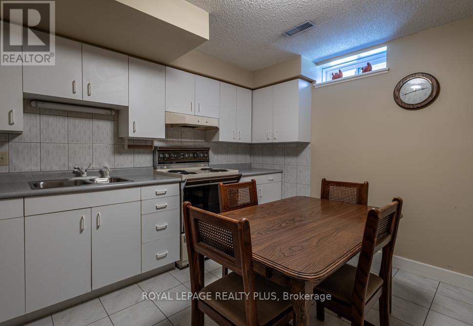 1827 Folkway Drive, Mississauga (Erin Mills), Ontario  L5L 2X1 - Photo 47 - W12383245