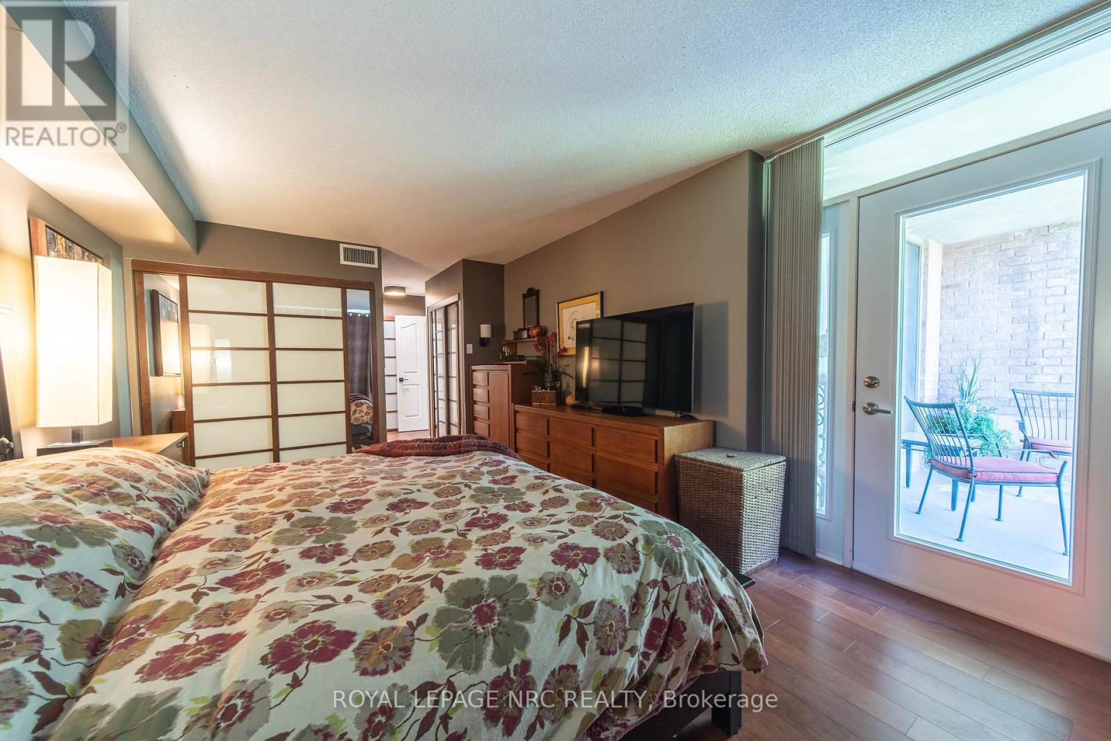 401 - 8111 Forest Glen Drive, Niagara Falls, Ontario  L2H 2Y7 - Photo 11 - X12383424
