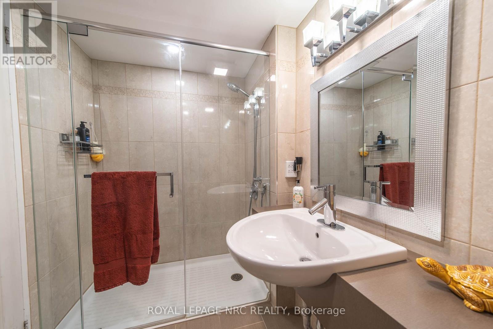 401 - 8111 Forest Glen Drive, Niagara Falls, Ontario  L2H 2Y7 - Photo 12 - X12383424