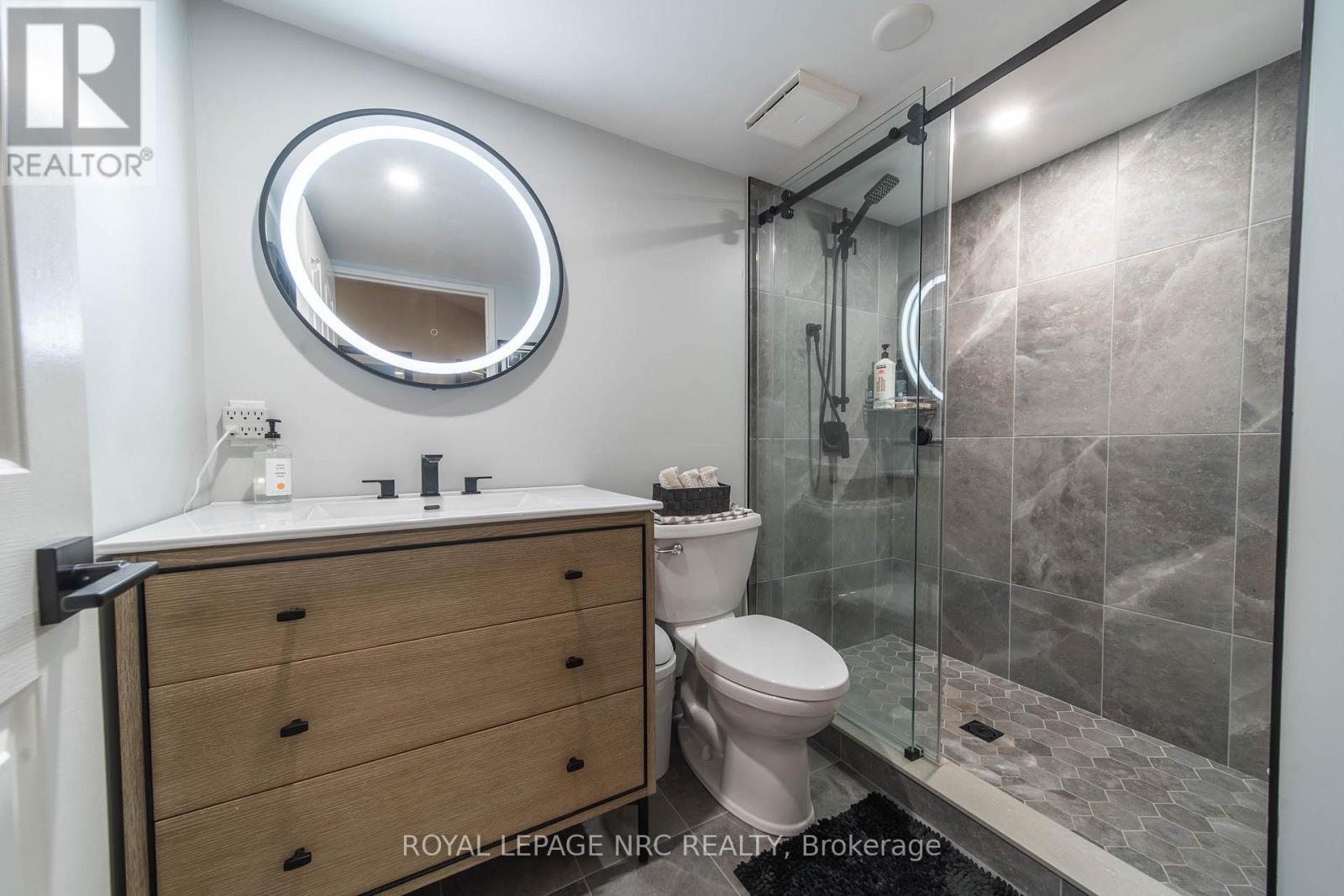 401 - 8111 Forest Glen Drive, Niagara Falls, Ontario  L2H 2Y7 - Photo 13 - X12383424