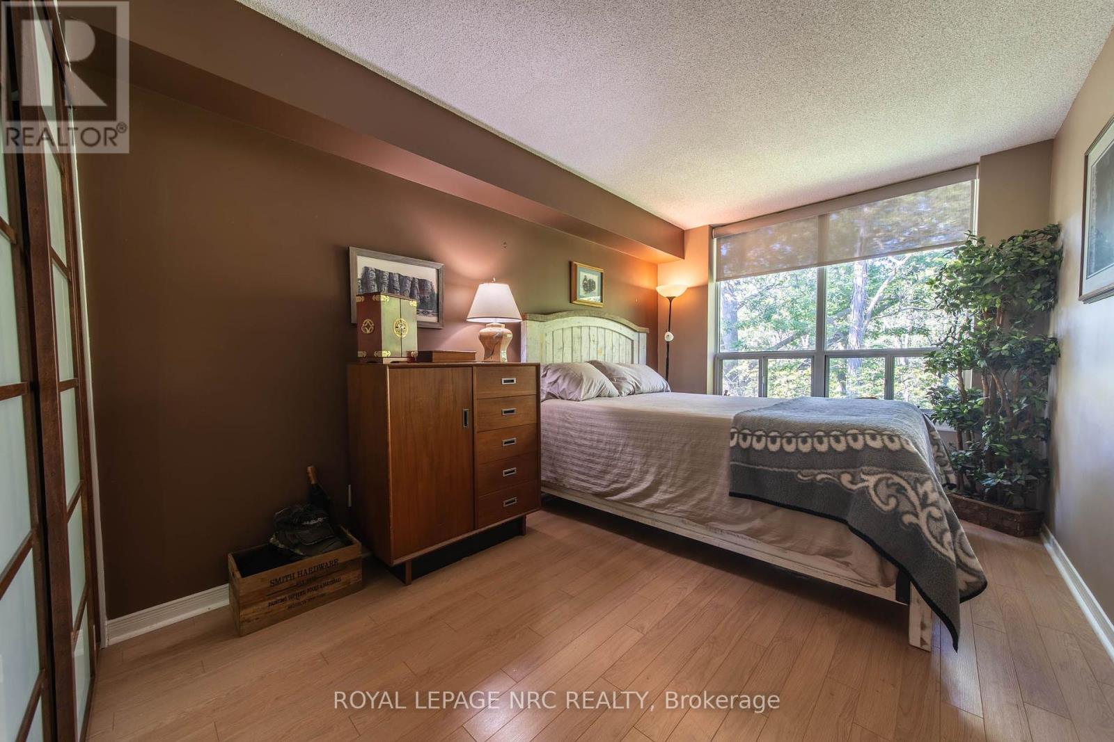 401 - 8111 Forest Glen Drive, Niagara Falls, Ontario  L2H 2Y7 - Photo 14 - X12383424