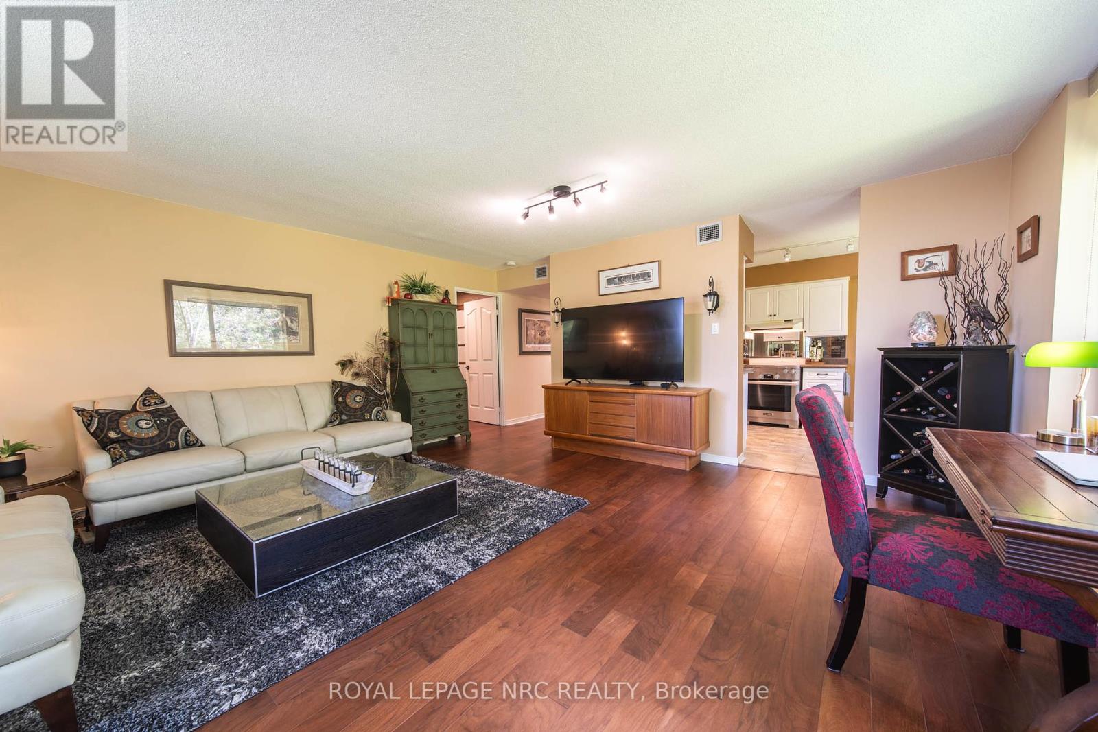 401 - 8111 Forest Glen Drive, Niagara Falls, Ontario  L2H 2Y7 - Photo 7 - X12383424