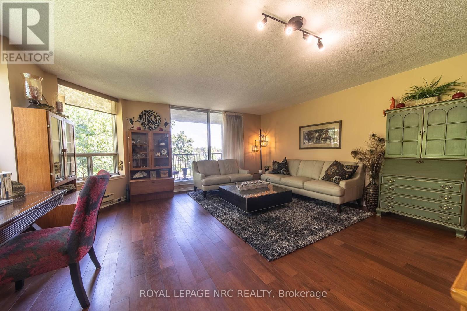 401 - 8111 Forest Glen Drive, Niagara Falls, Ontario  L2H 2Y7 - Photo 8 - X12383424