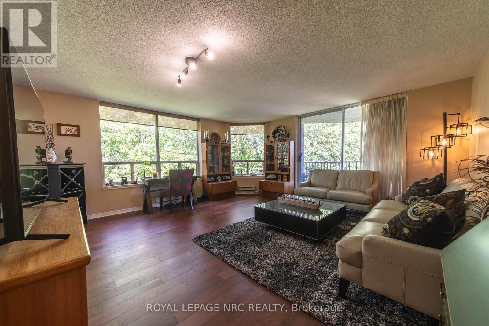 401 - 8111 Forest Glen Drive, Niagara Falls, Ontario  L2H 2Y7 - Photo 9 - X12383424