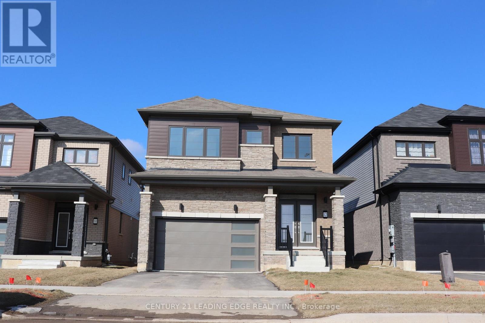12 Peach Street, Thorold, Ontario  L2V 0K1 - Photo 2 - X12383258