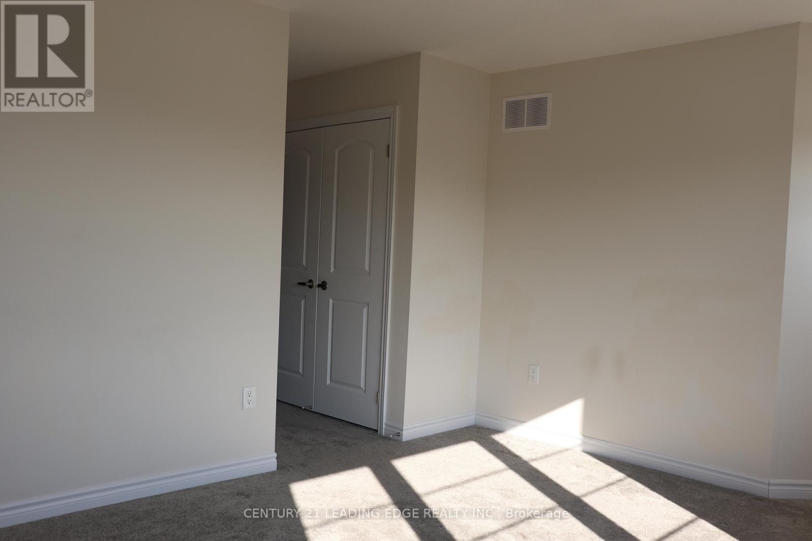 12 Peach Street, Thorold, Ontario  L2V 0K1 - Photo 5 - X12383258