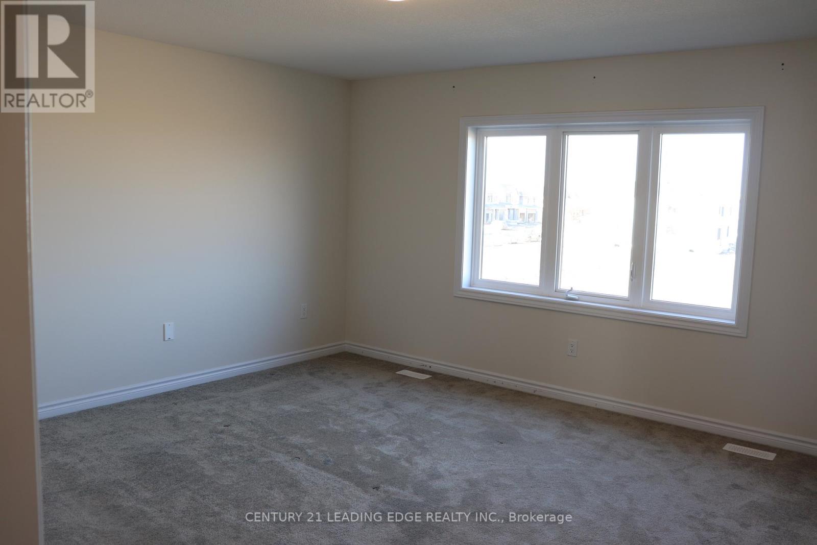 12 Peach Street, Thorold, Ontario  L2V 0K1 - Photo 6 - X12383258