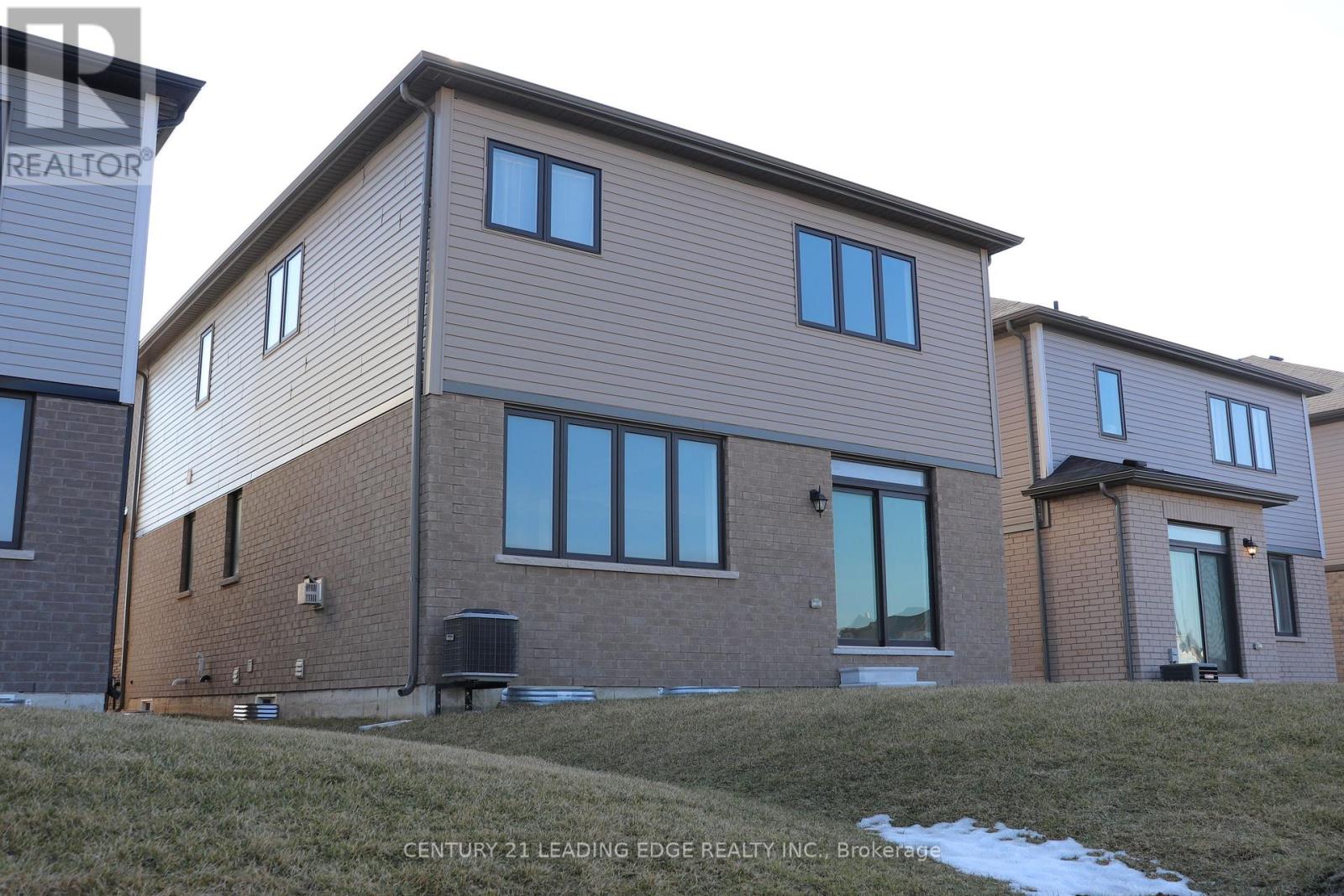 12 Peach Street, Thorold, Ontario  L2V 0K1 - Photo 9 - X12383258