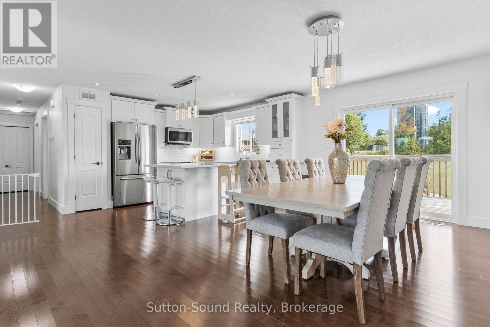 111 Donway Drive, Chatsworth, Ontario  N0H 1G0 - Photo 7 - X12379829