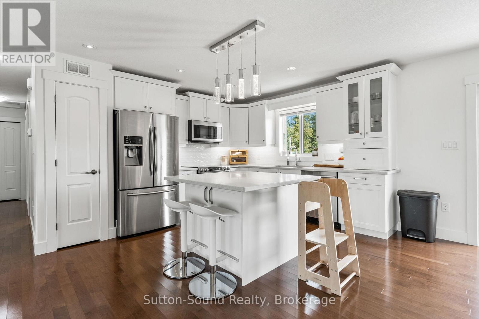 111 Donway Drive, Chatsworth, Ontario  N0H 1G0 - Photo 9 - X12379829
