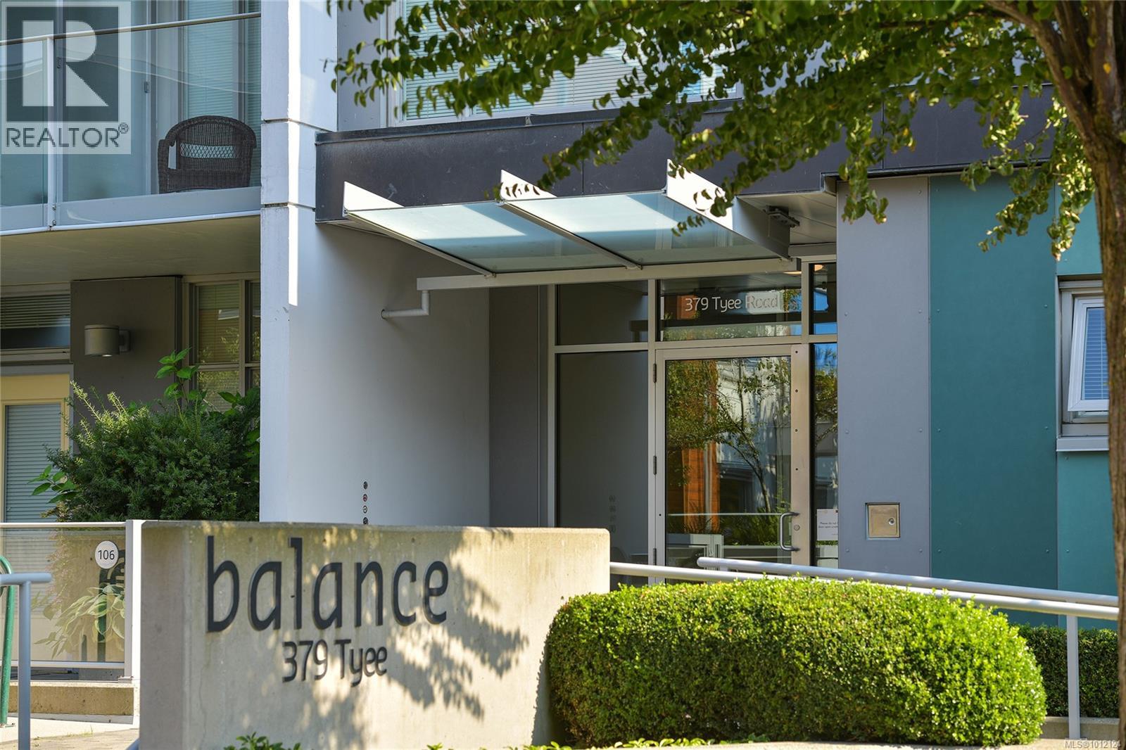 204 379 Tyee Rd, Victoria, British Columbia  V9A 0B4 - Photo 2 - 1012124