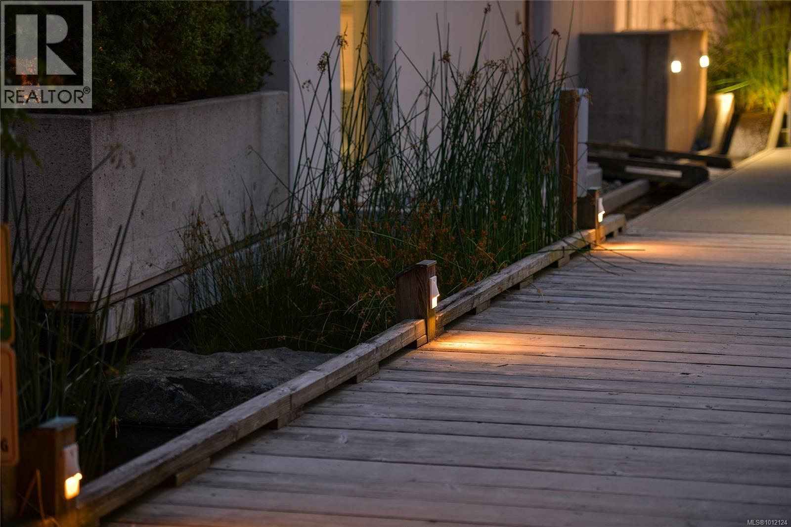 204 379 Tyee Rd, Victoria, British Columbia  V9A 0B4 - Photo 32 - 1012124