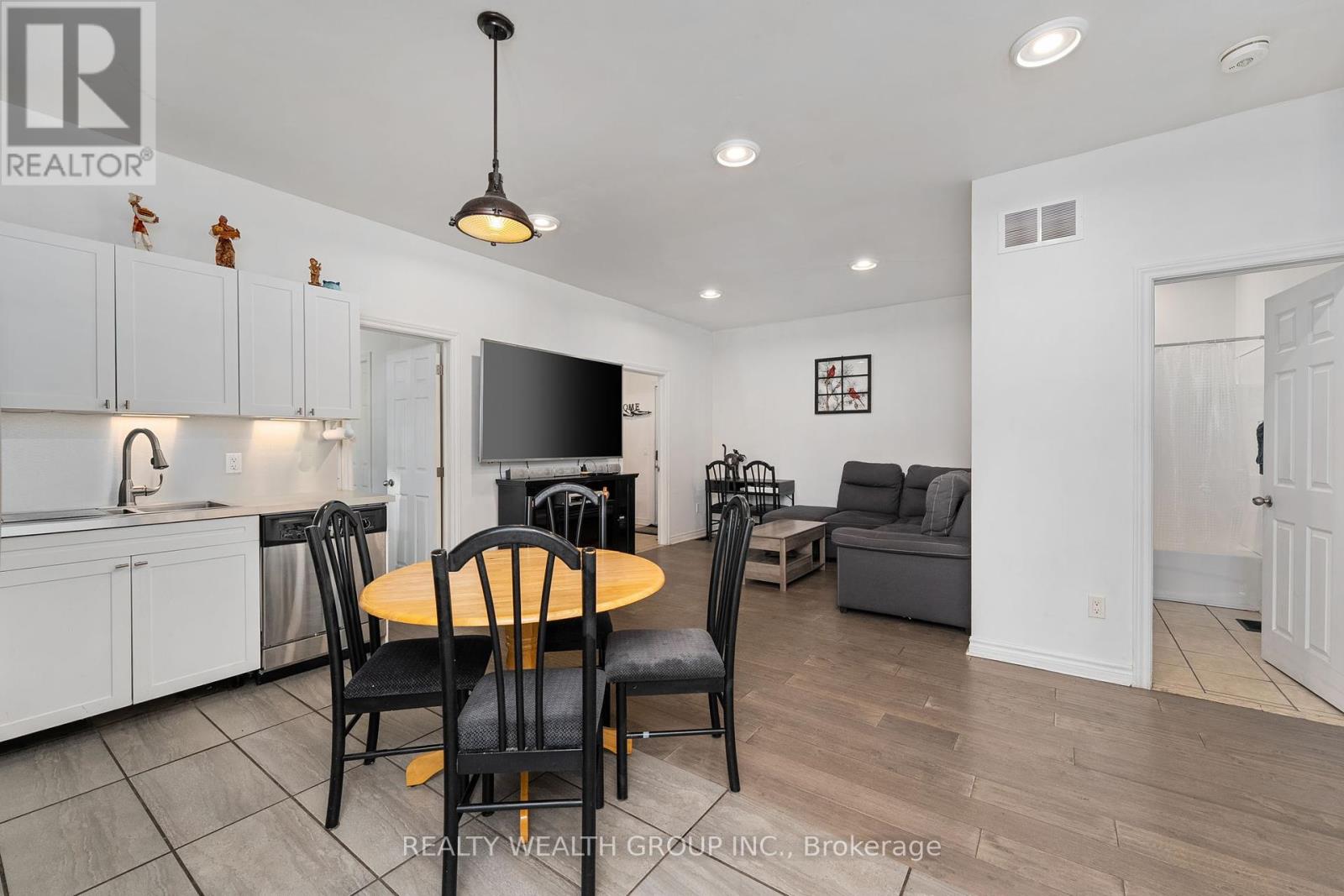 31 Silver Birch Street, Kawartha Lakes, Ontario  K0M 1L0 - Photo 32 - X12369804