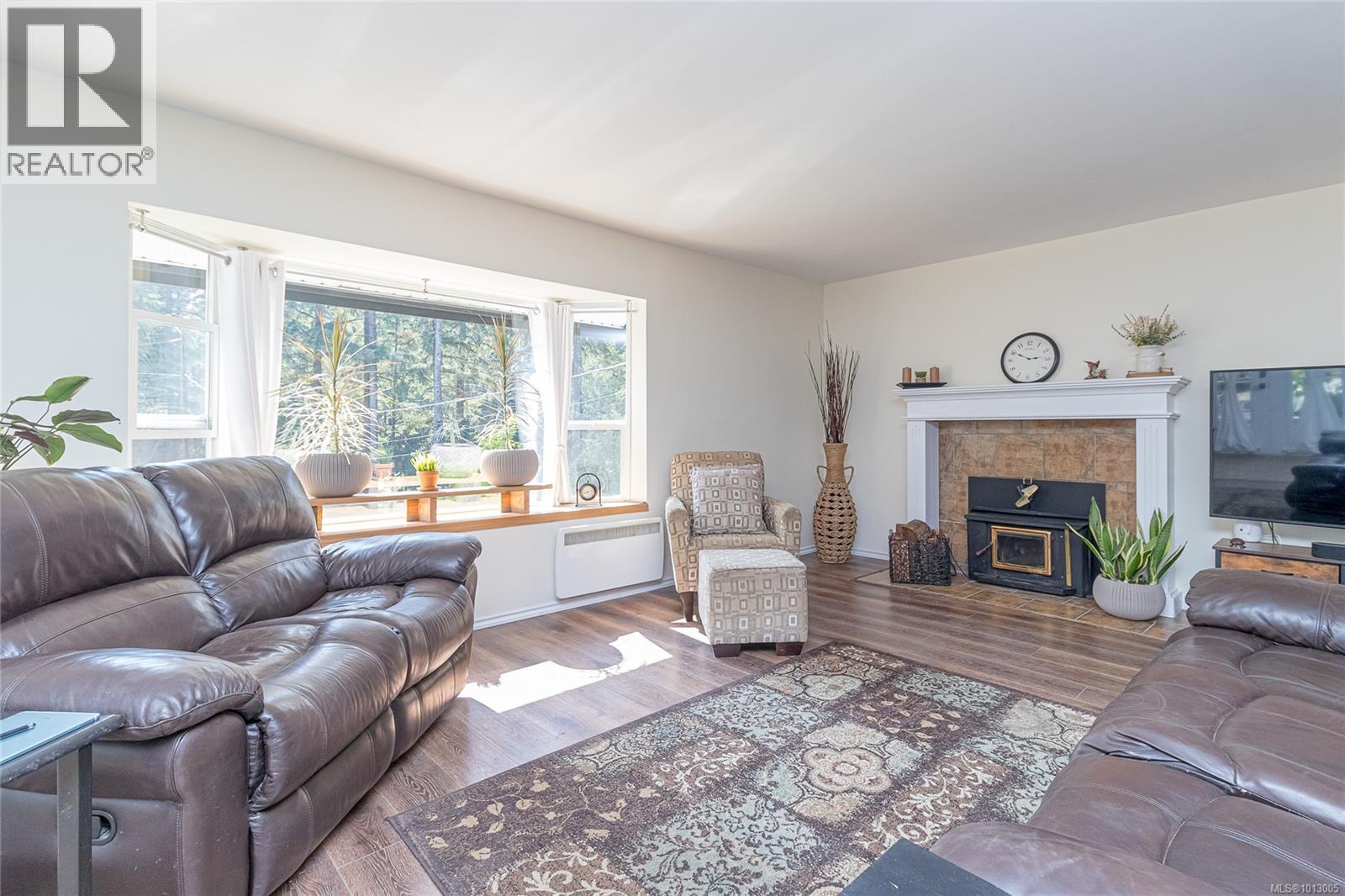 Property at 2411 Renfrew Rd image 2