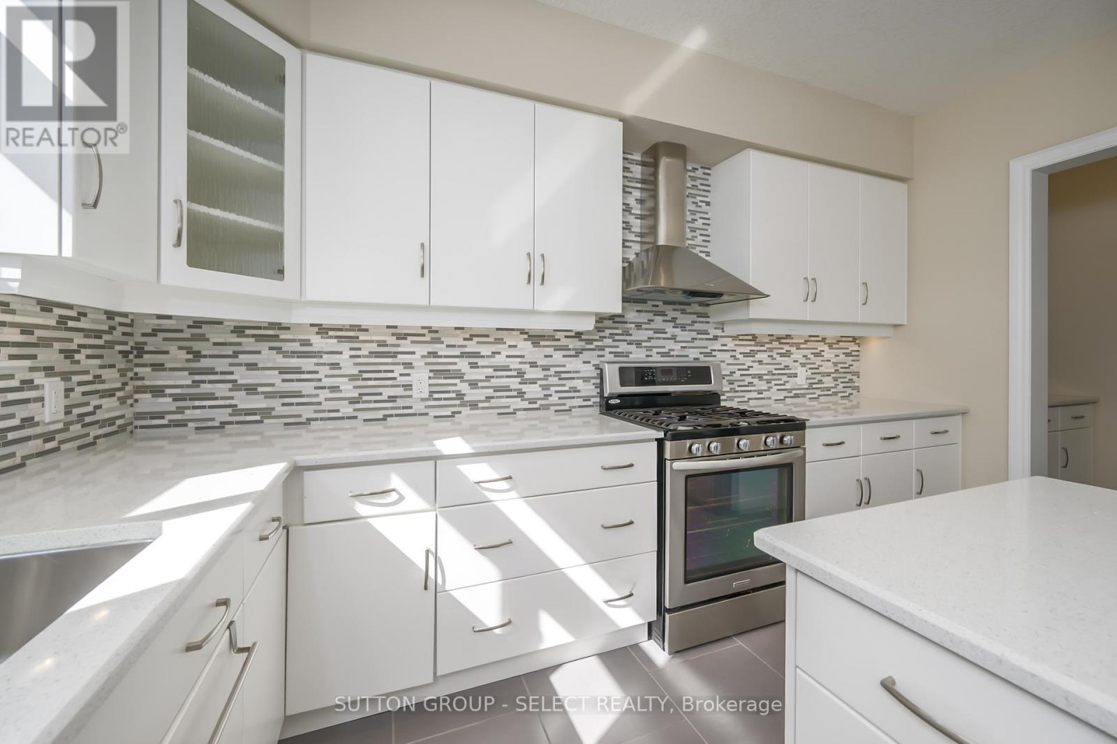 88 Bradwell Chase, London North, Ontario  N6G 0P3 - Photo 12 - X12383538