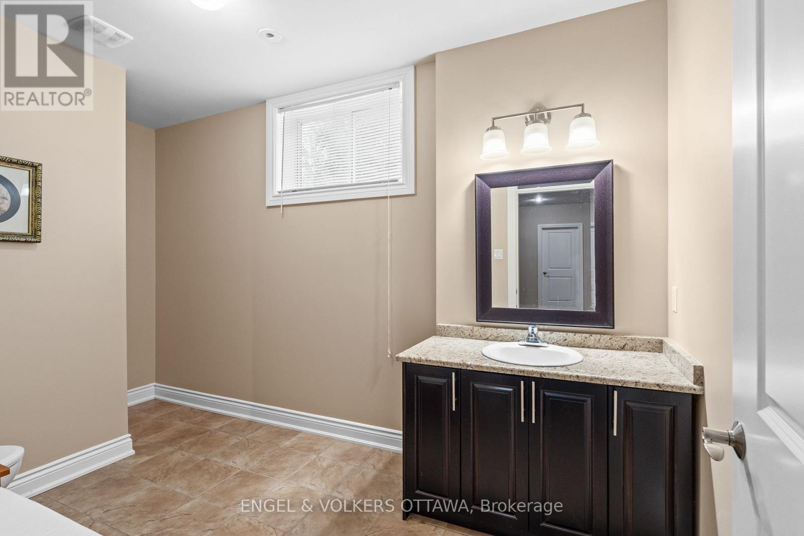 7510 Village Centre Place, Ottawa, Ontario  K4P 0C8 - Photo 39 - X12383483