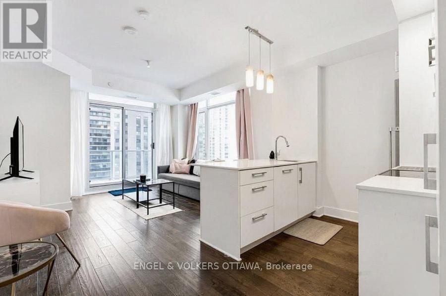 1305 - 255 Bay Street W, Ottawa, Ontario  K1R 0C5 - Photo 11 - X12383591