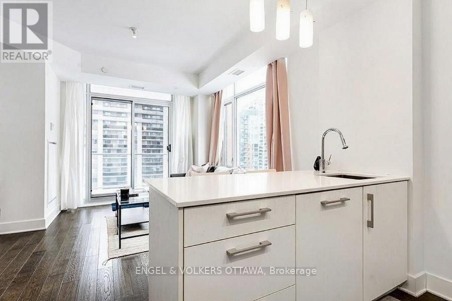 1305 - 255 Bay Street W, Ottawa, Ontario  K1R 0C5 - Photo 15 - X12383591