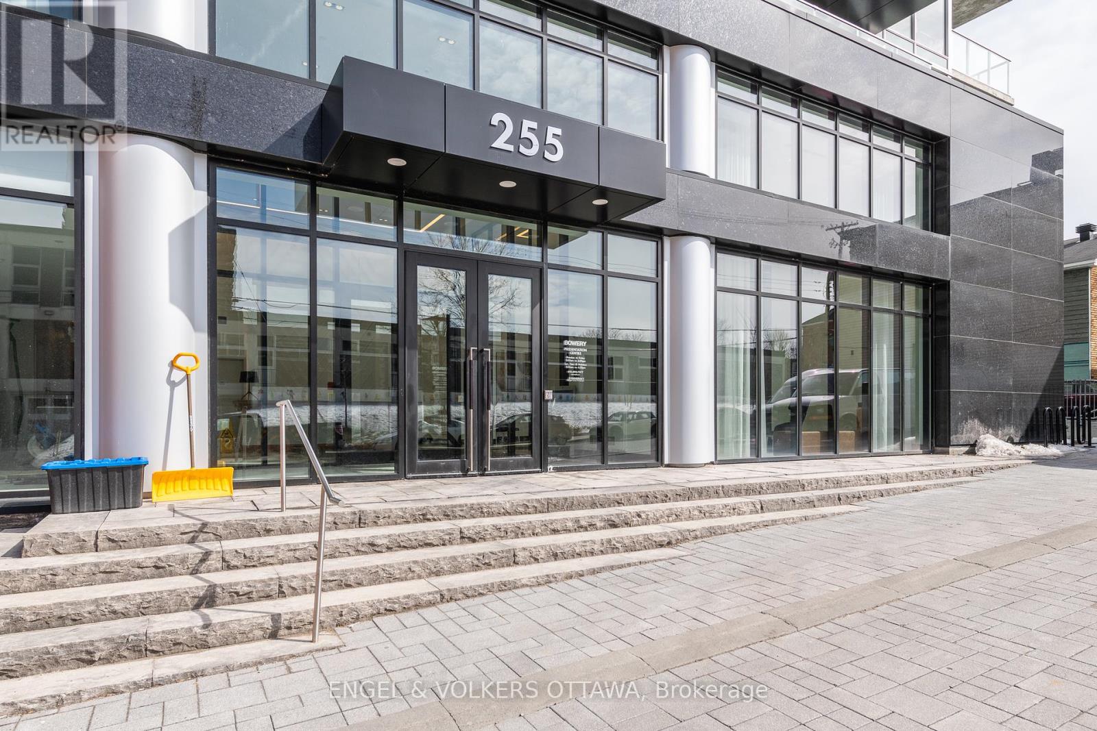 1305 - 255 Bay Street W, Ottawa, Ontario  K1R 0C5 - Photo 2 - X12383591