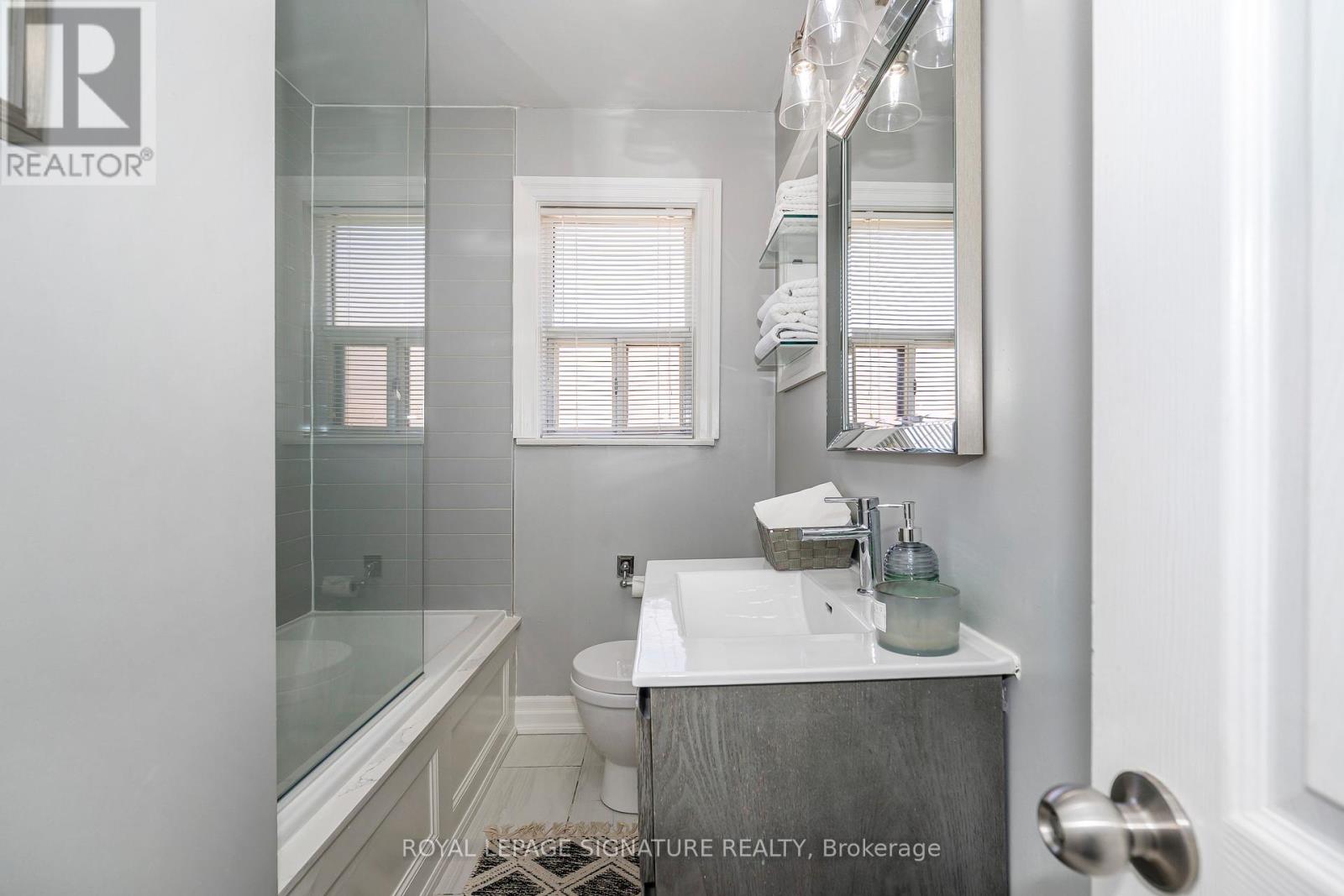 136 Regina Avenue, Toronto, Ontario  M6A 1R7 - Photo 20 - C12383270