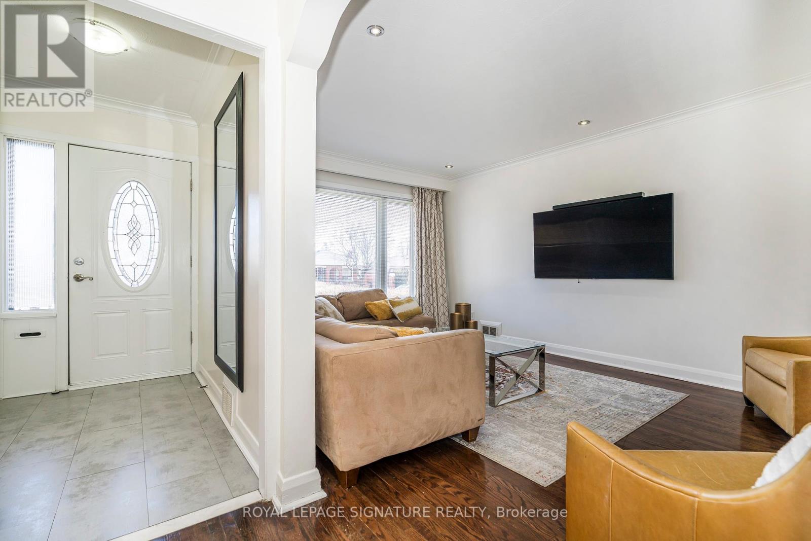 Property at 136 REGINA AVENUE image 5