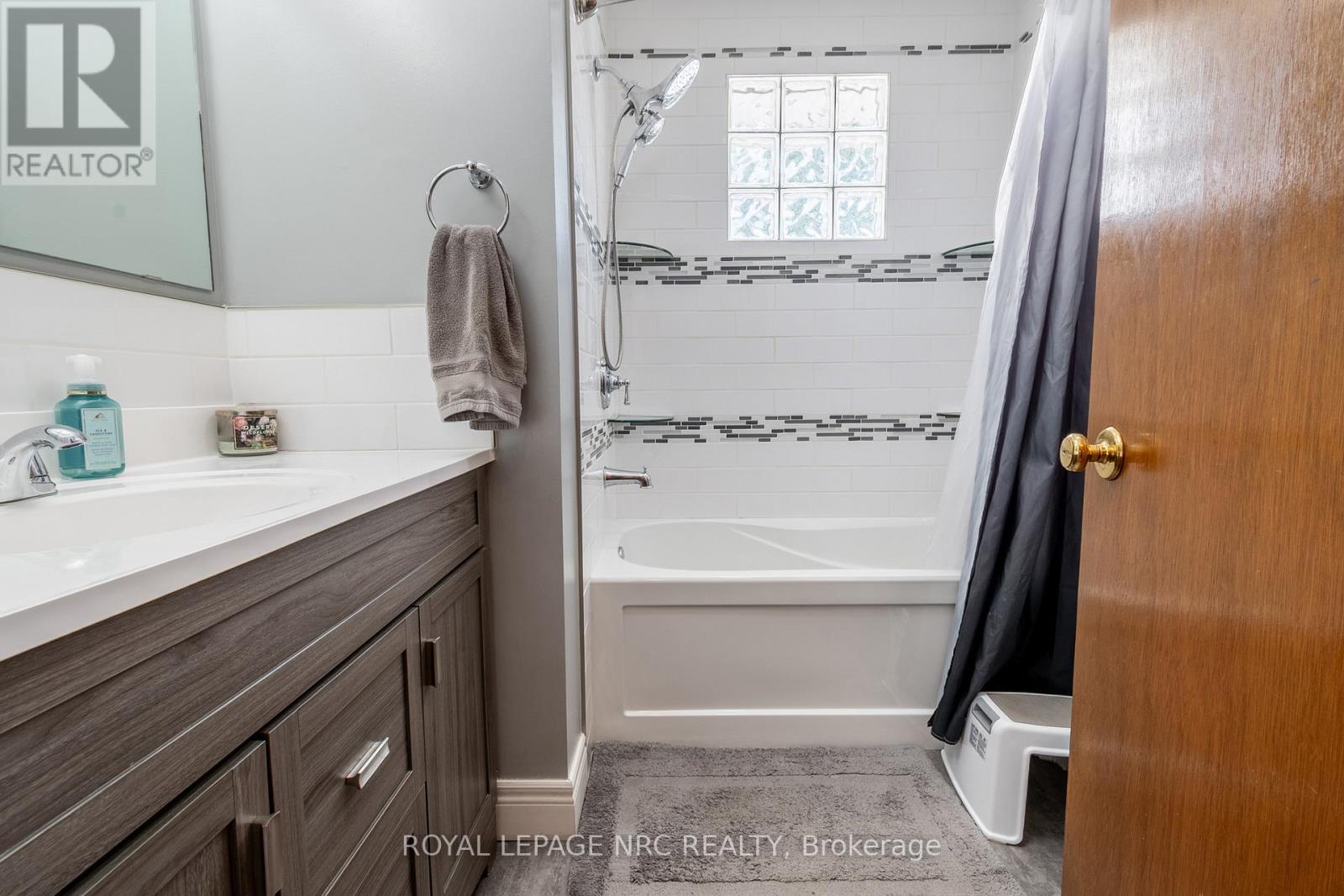 62 Lillian Place, Fort Erie, Ontario  L2A 5M2 - Photo 6 - X12383503