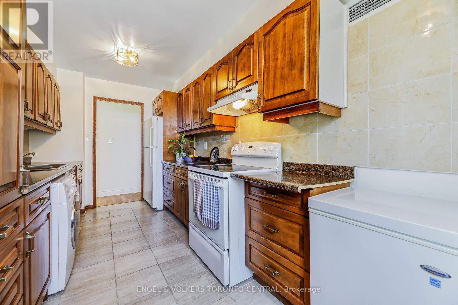 207 - 15 Sewells Road, Toronto, Ontario  M1B 3V7 - Photo 13 - E12383466