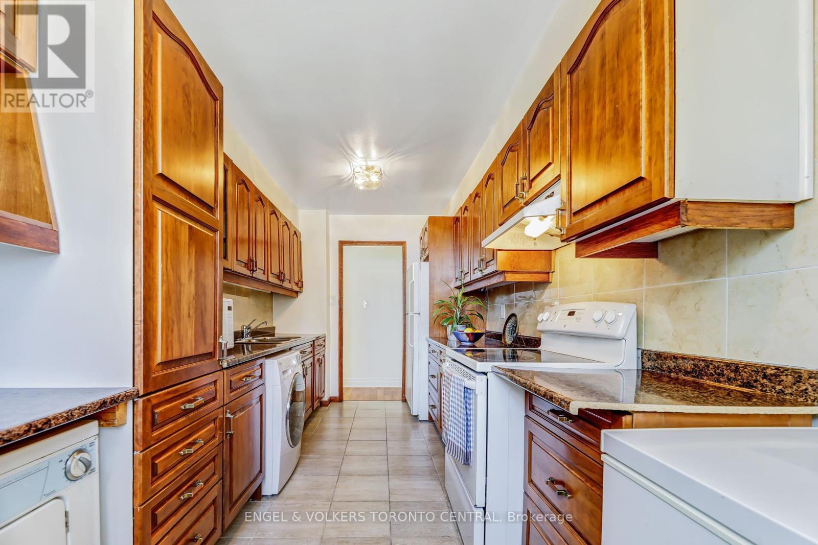 207 - 15 Sewells Road, Toronto, Ontario  M1B 3V7 - Photo 14 - E12383466