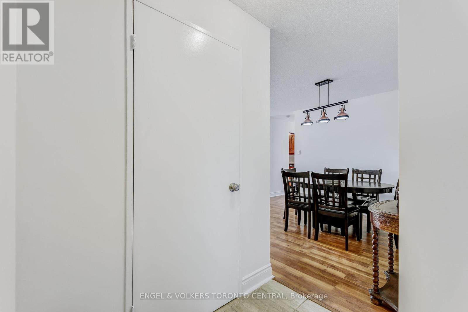 207 - 15 Sewells Road, Toronto, Ontario  M1B 3V7 - Photo 3 - E12383466