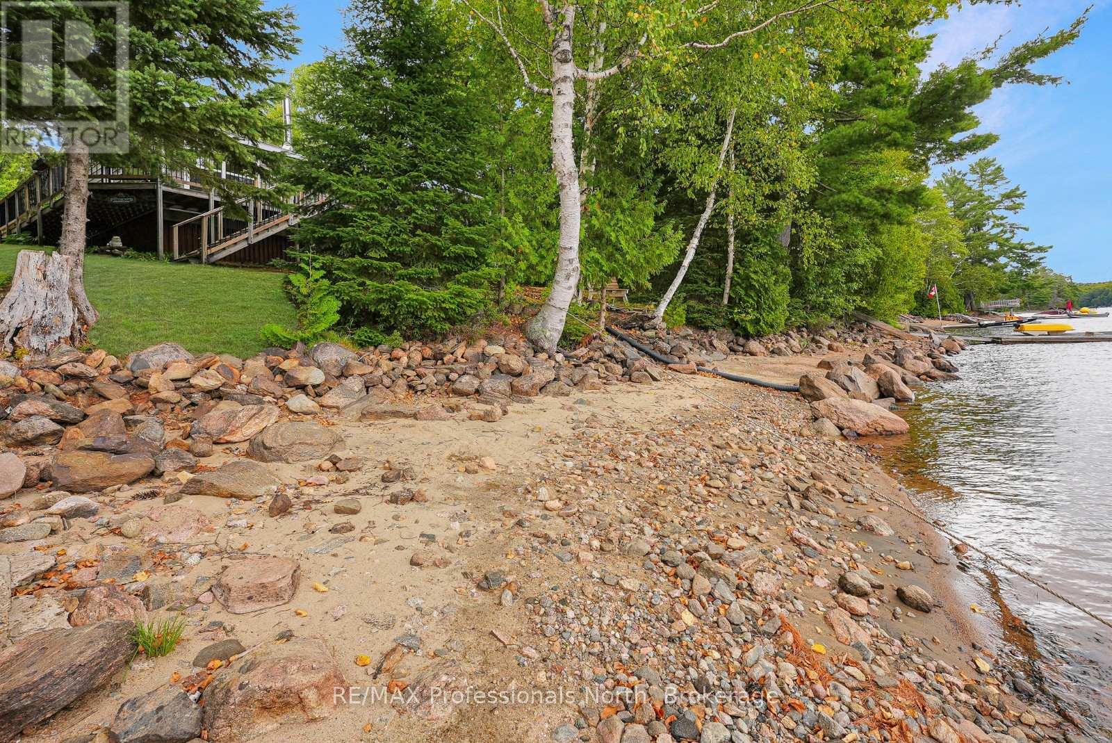 2375 Watts Road, Dysart Et Al, Ontario  K0M 1S0 - Photo 32 - X12383501