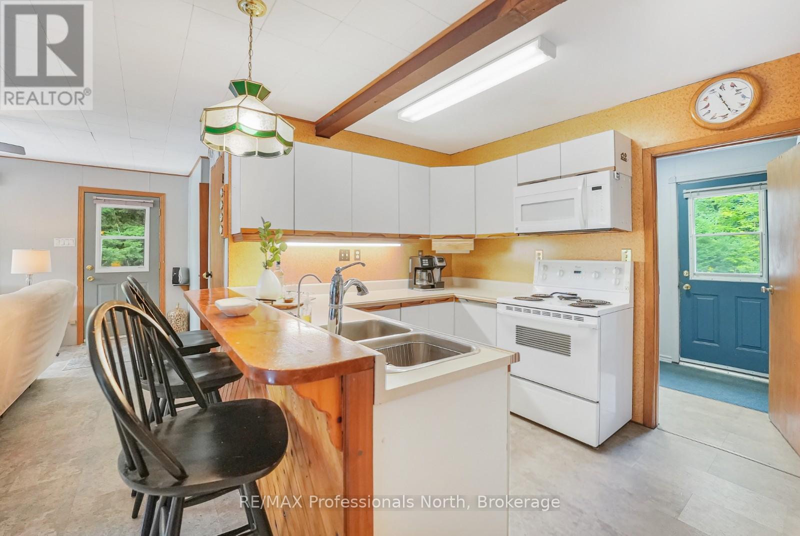 2375 Watts Road, Dysart Et Al, Ontario  K0M 1S0 - Photo 7 - X12383501