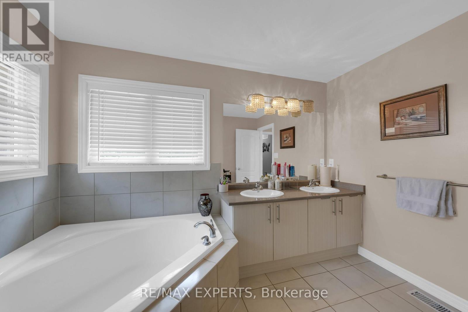 2190 Dawson Crescent, Innisfil, Ontario  L9S 0G9 - Photo 32 - N12383392