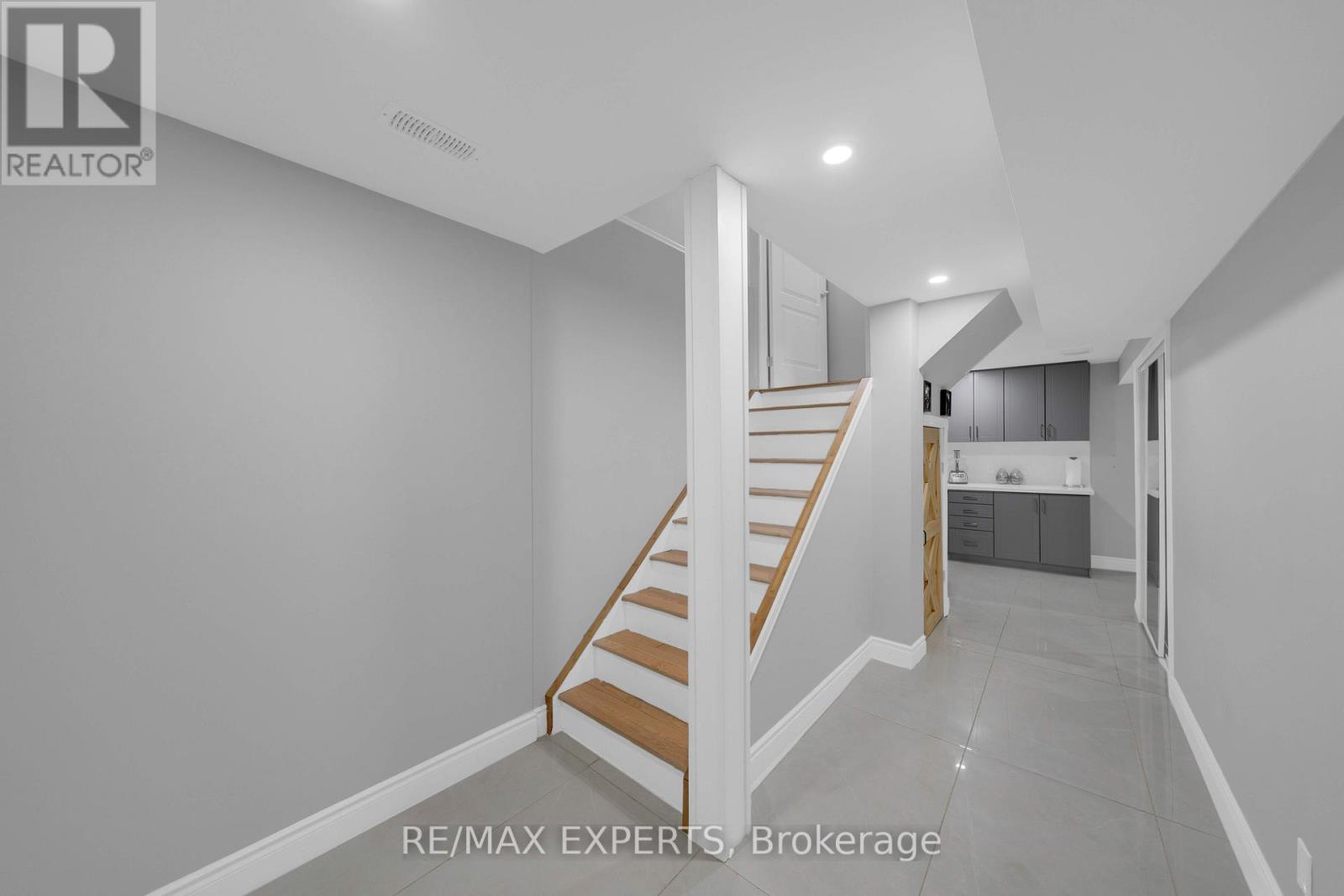 2190 Dawson Crescent, Innisfil, Ontario  L9S 0G9 - Photo 33 - N12383392