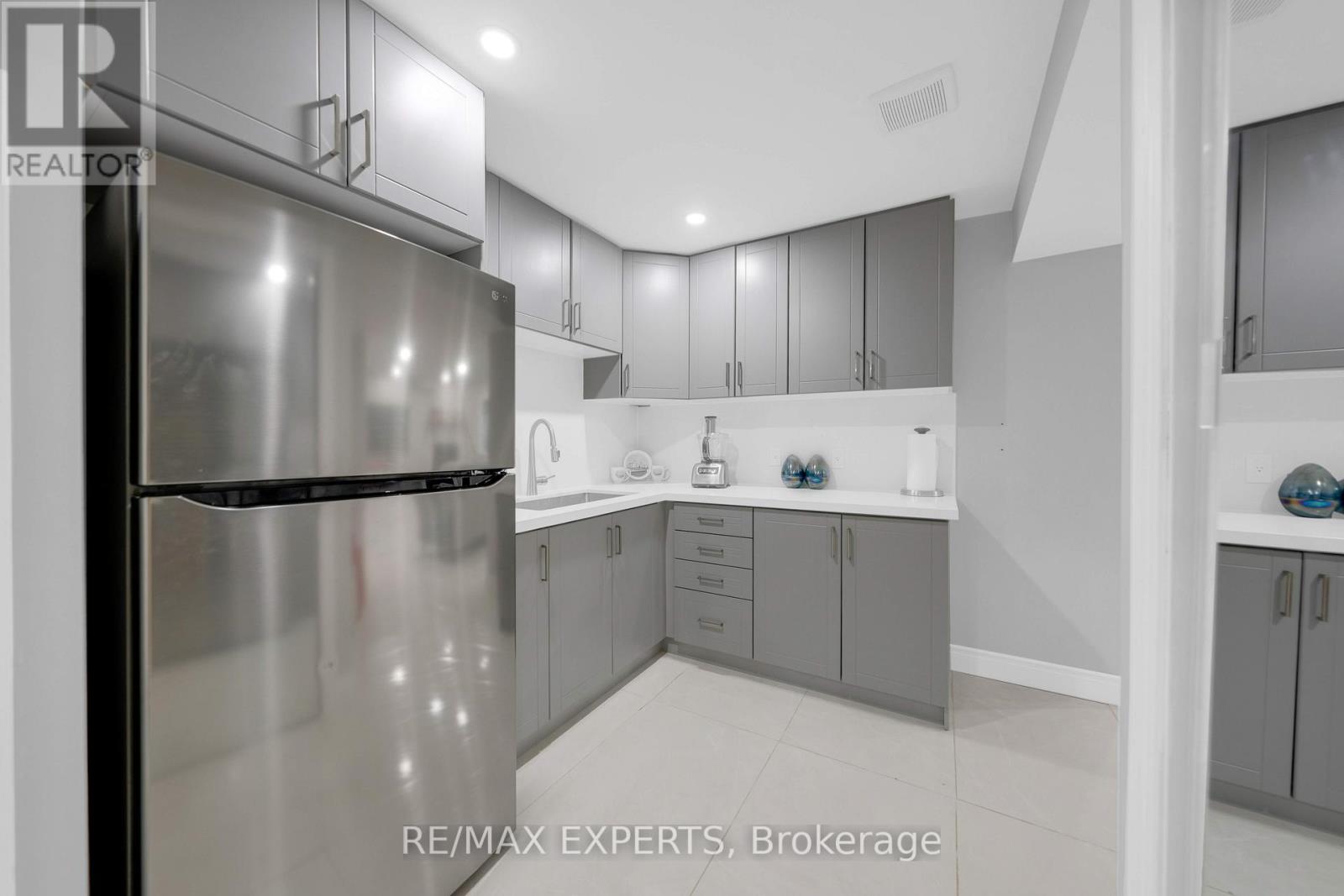 2190 Dawson Crescent, Innisfil, Ontario  L9S 0G9 - Photo 39 - N12383392