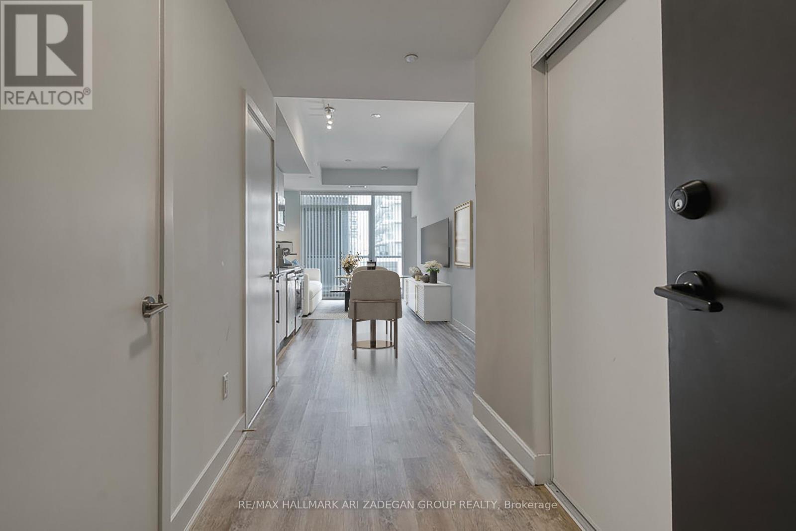 423 - 185 Deerfield Road, Newmarket, Ontario  L3Y 0G7 - Photo 4 - N12383403