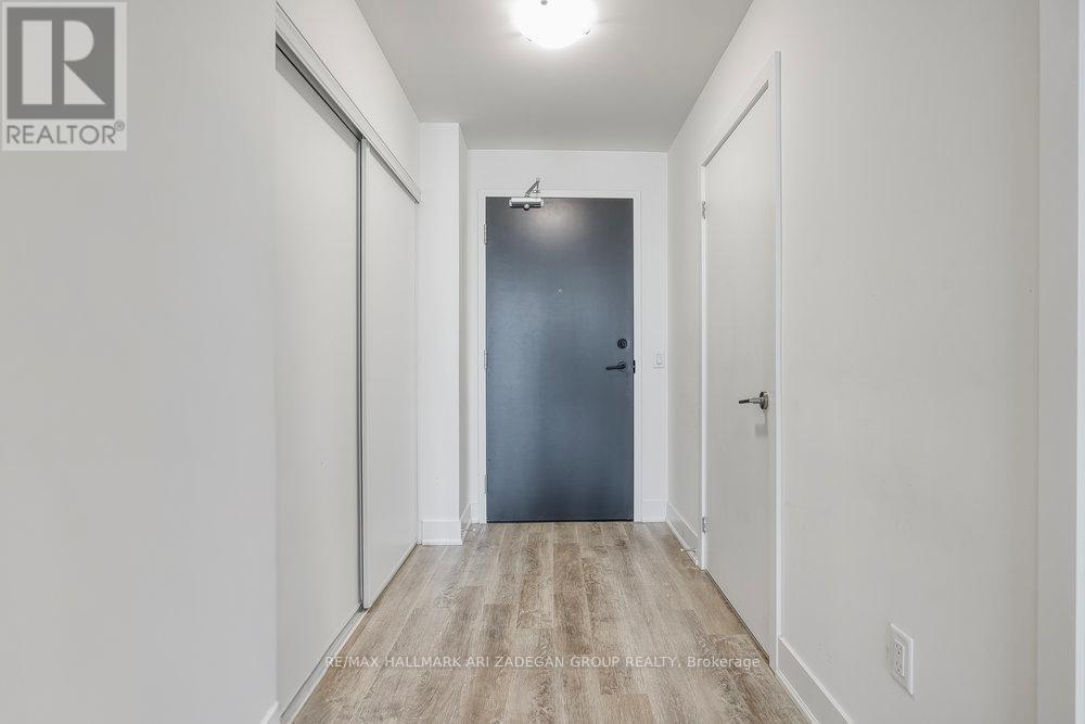 423 - 185 Deerfield Road, Newmarket, Ontario  L3Y 0G7 - Photo 5 - N12383403
