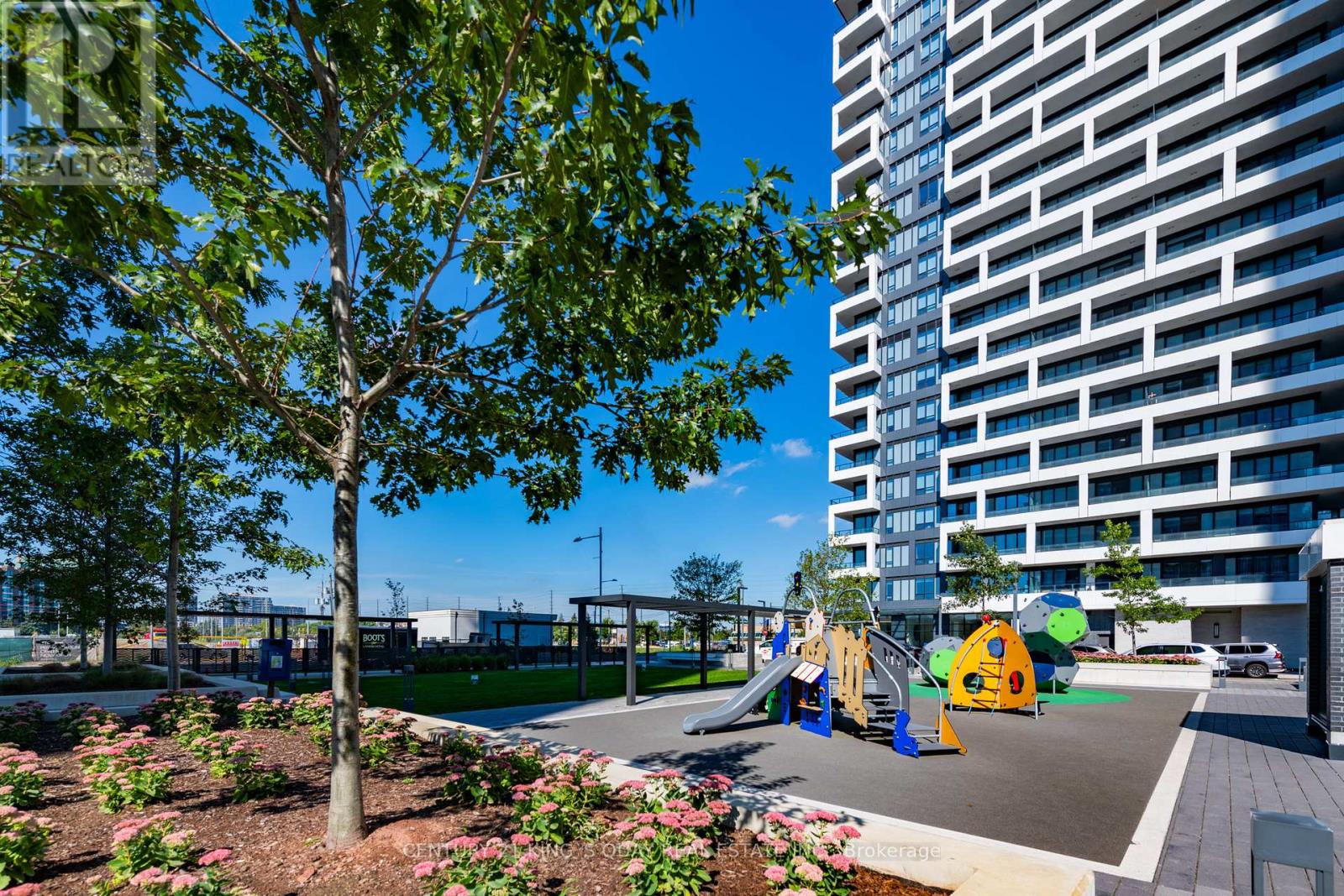 1702 - 18 Water Walk Drive, Markham, Ontario  L3R 6L5 - Photo 8 - N12383457