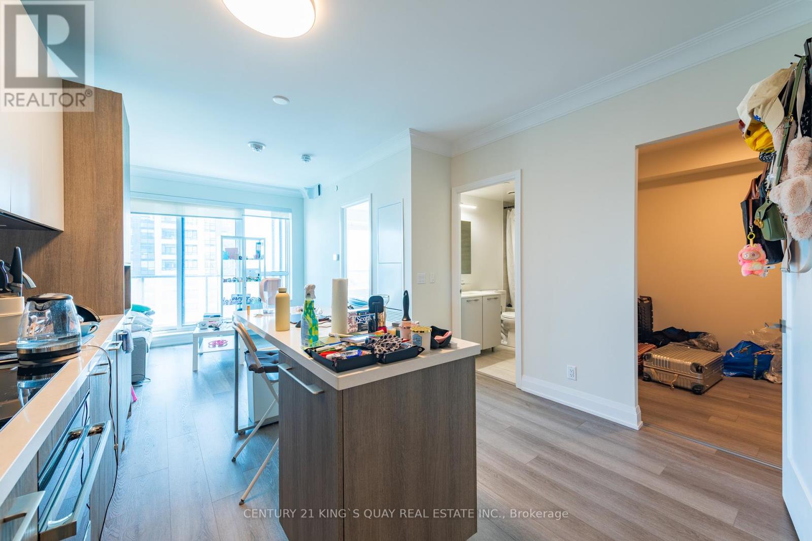 1702 - 18 Water Walk Drive, Markham, Ontario  L3R 6L5 - Photo 9 - N12383457