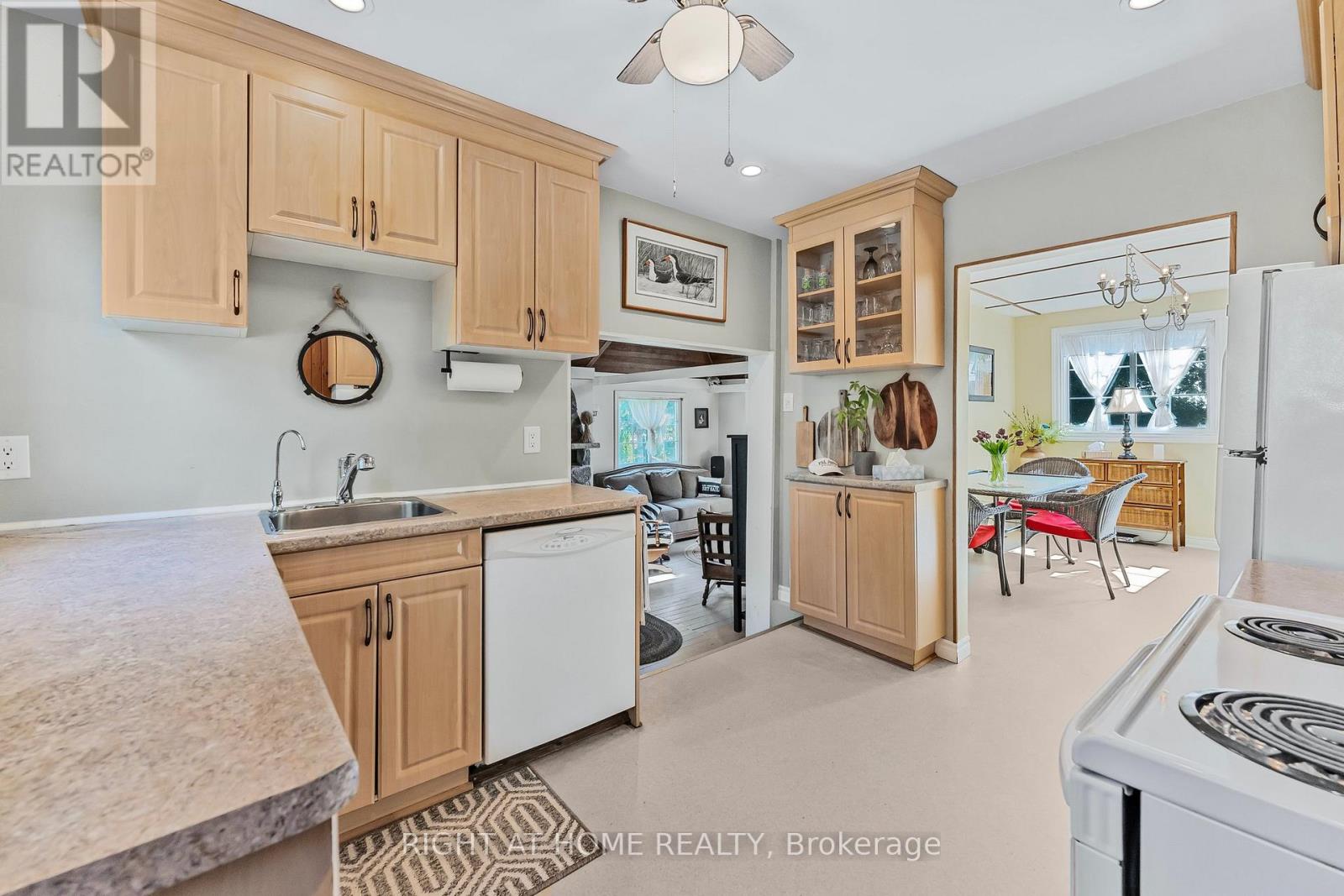113 Minnetonka Road, Innisfil, Ontario  L9S 2V8 - Photo 7 - N12383459
