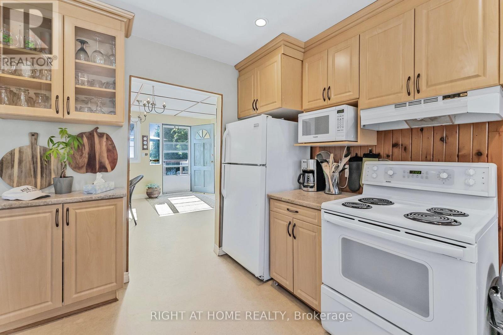 113 Minnetonka Road, Innisfil, Ontario  L9S 2V8 - Photo 8 - N12383459