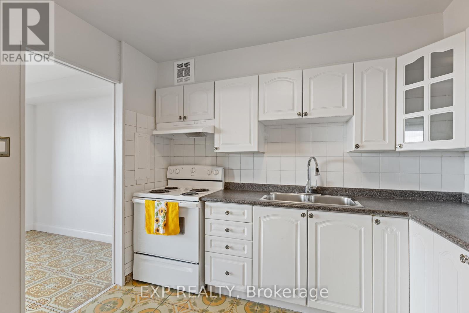 2006 - 3390 Weston Road, Toronto, Ontario  M9M 2X3 - Photo 10 - W12383293