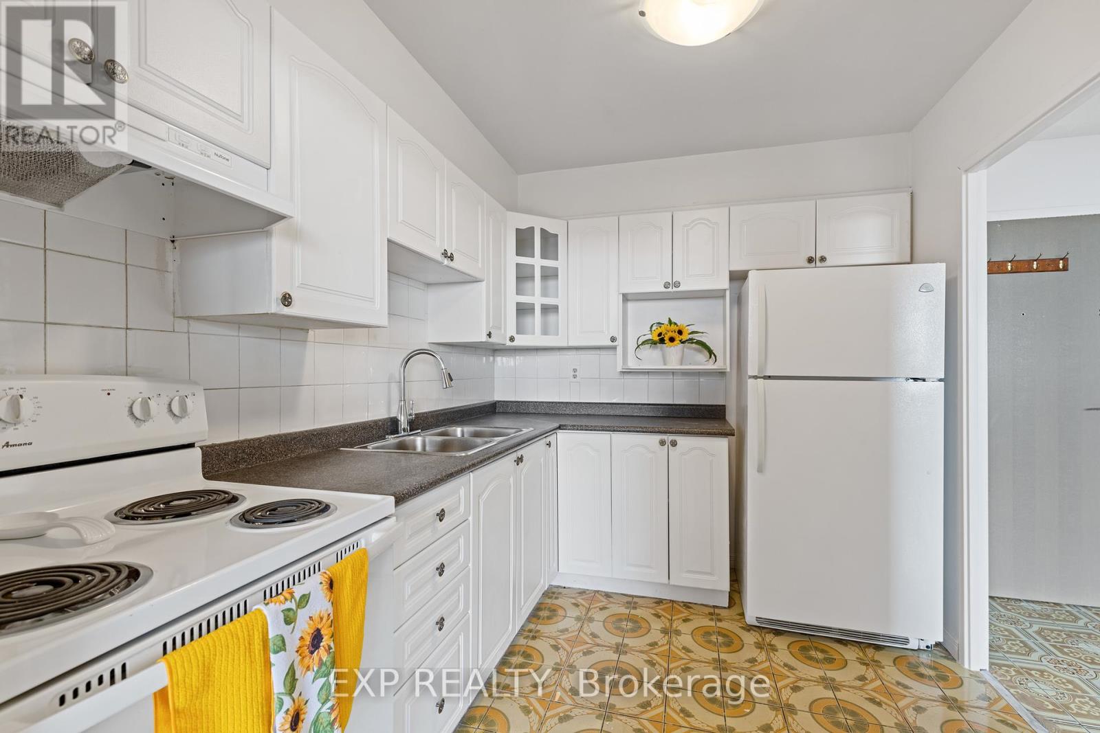 2006 - 3390 Weston Road, Toronto, Ontario  M9M 2X3 - Photo 11 - W12383293
