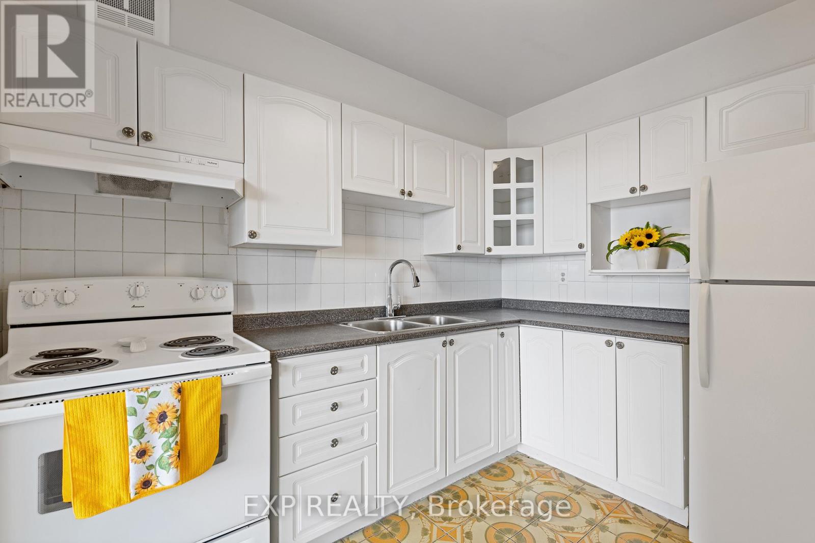 2006 - 3390 Weston Road, Toronto, Ontario  M9M 2X3 - Photo 12 - W12383293