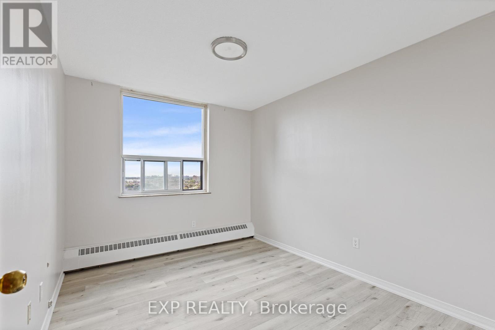 2006 - 3390 Weston Road, Toronto, Ontario  M9M 2X3 - Photo 13 - W12383293