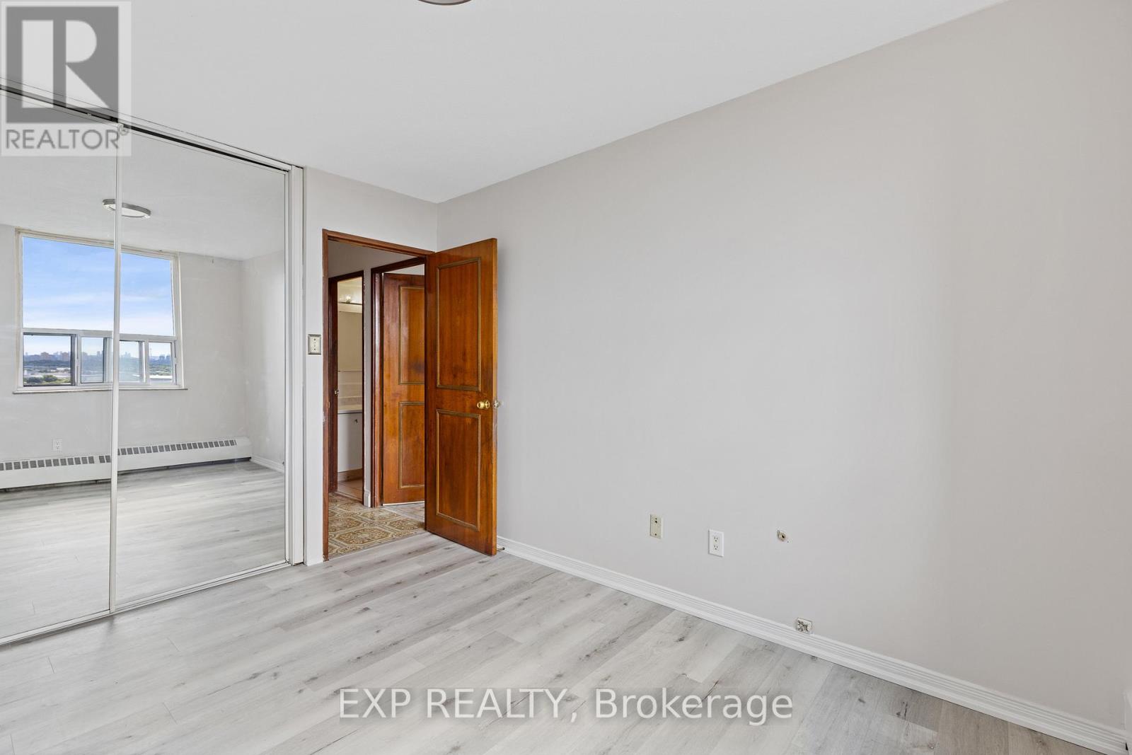 2006 - 3390 Weston Road, Toronto, Ontario  M9M 2X3 - Photo 14 - W12383293