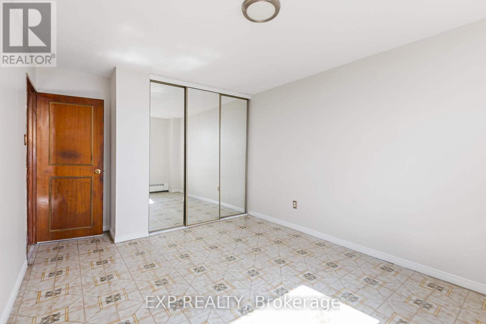 2006 - 3390 Weston Road, Toronto, Ontario  M9M 2X3 - Photo 17 - W12383293